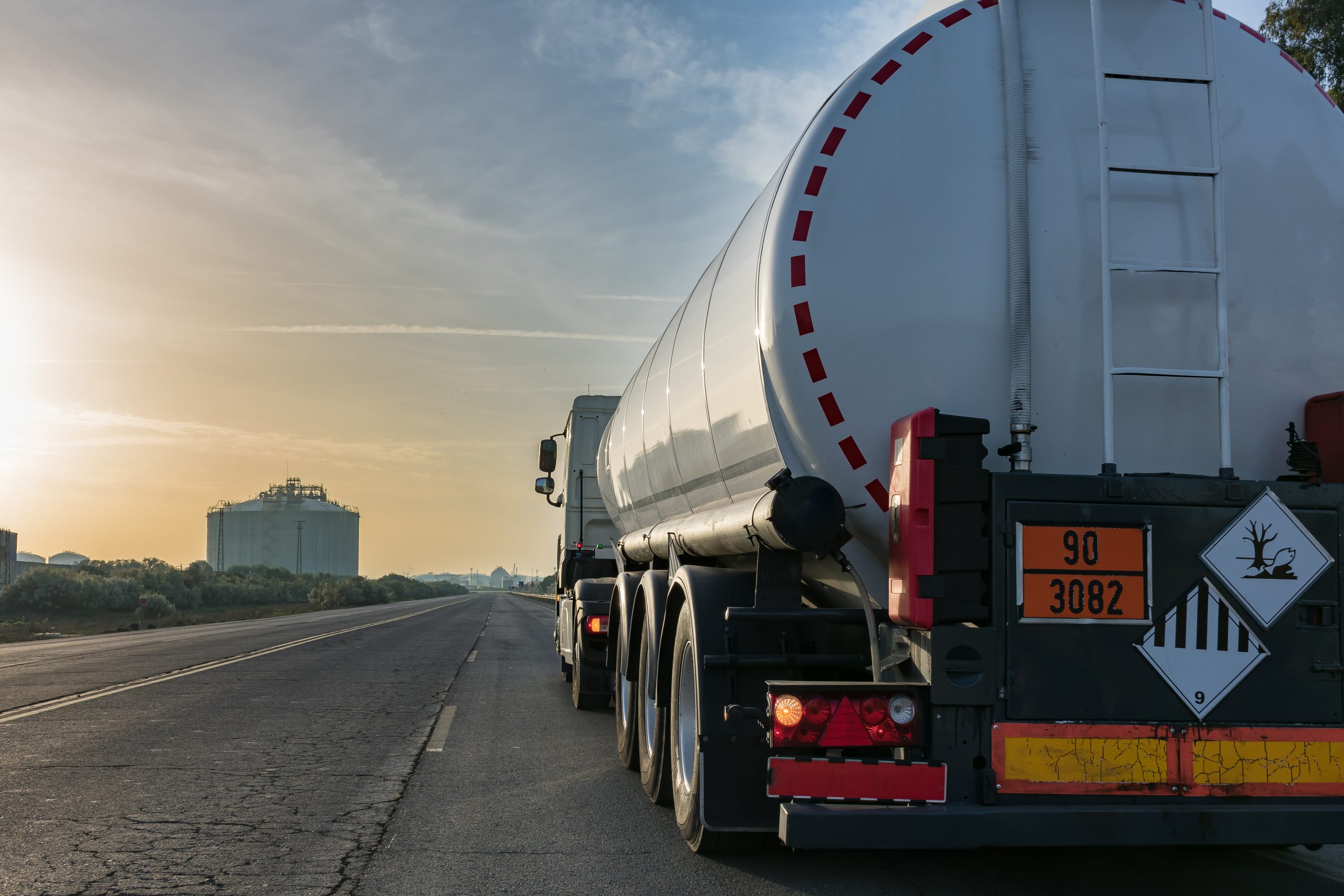 Camion cisterna combustible